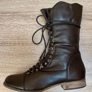Breckelle’s Black Combat Boots Leather Lace Up
